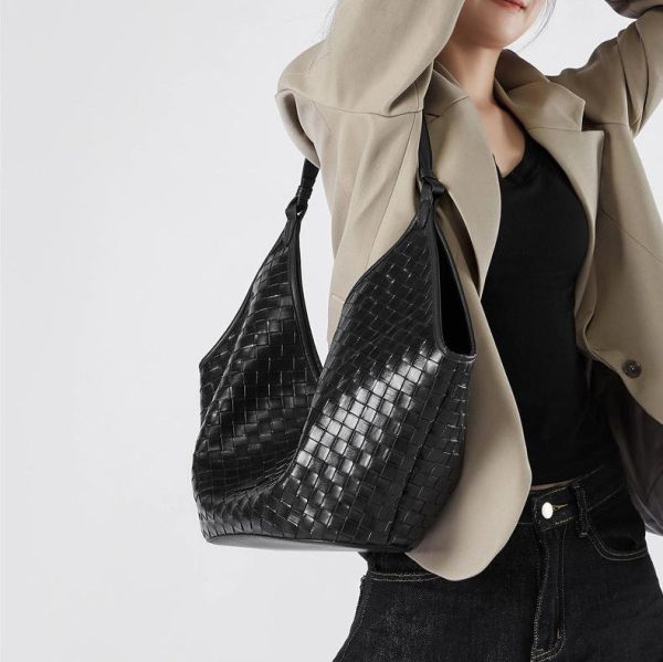 Liza Woven Shoulder Bag Hot on Sale - Image 4